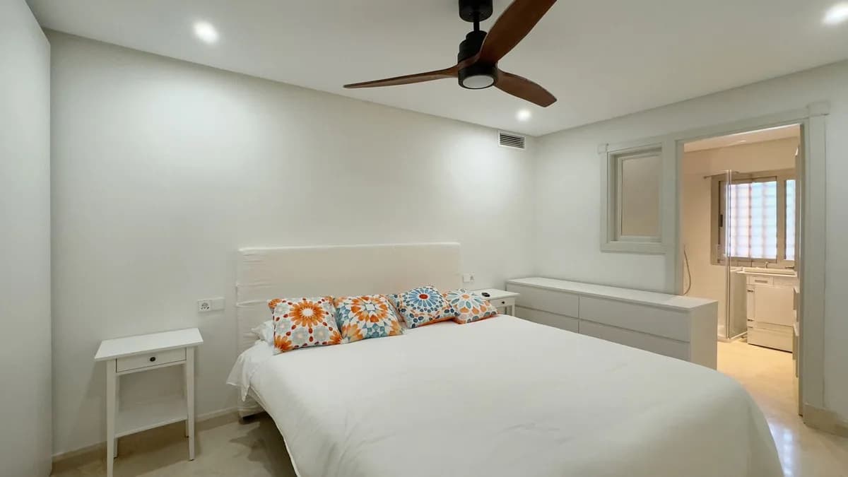4 Bedroom Ground Floor Apartment for Sale in Los Monteros, Málaga - Image 9