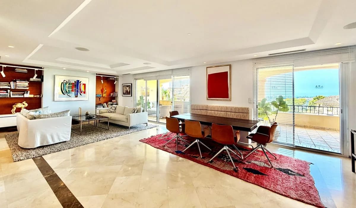 5 Bedroom Penthouse for Sale in Nueva Andalucía, Málaga - Image 5