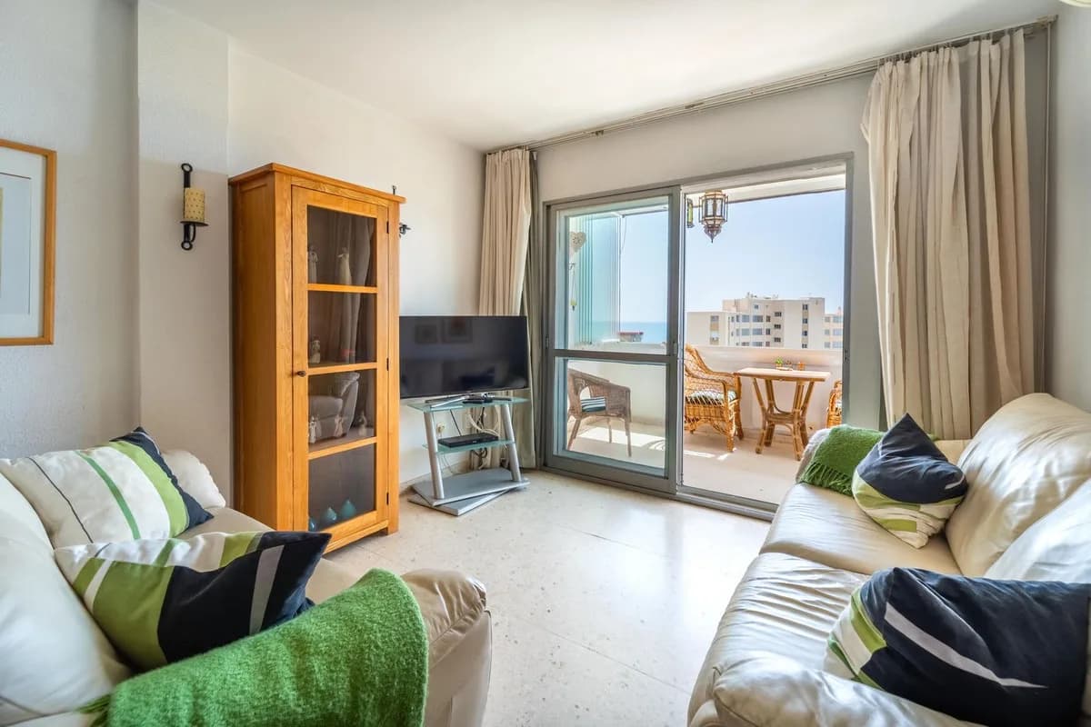 4 Bedroom Top Floor Apartment for Sale in Torremolinos, Málaga - Image 4
