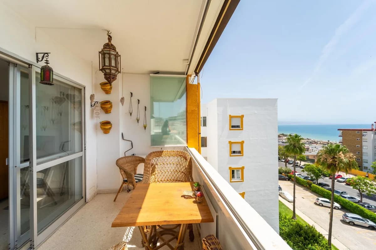 4 Bedroom Top Floor Apartment for Sale in Torremolinos, Málaga - Image 5