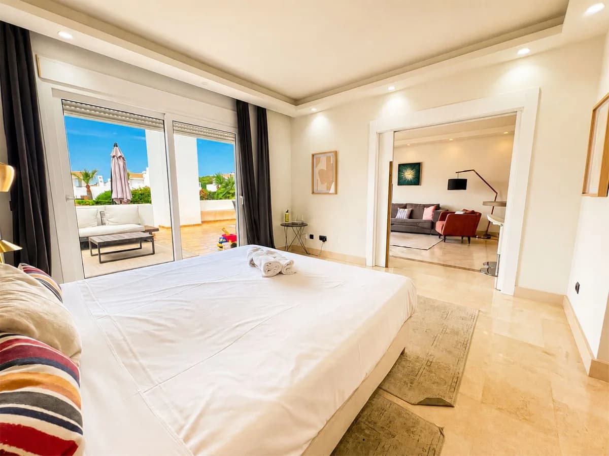 2 Bedroom Ground Floor Apartment for Sale in Los Monteros, Málaga - Image 6