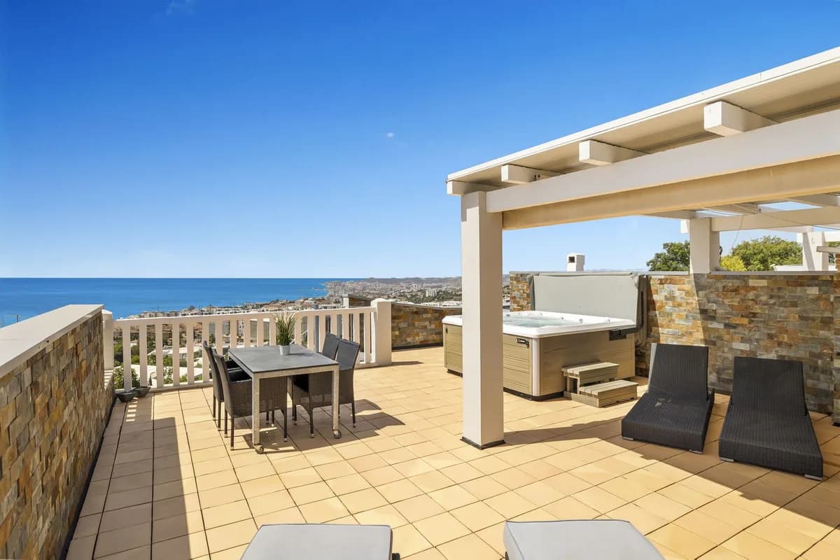 2 Bedroom Penthouse Duplex for Sale in Benalmadena, Málaga