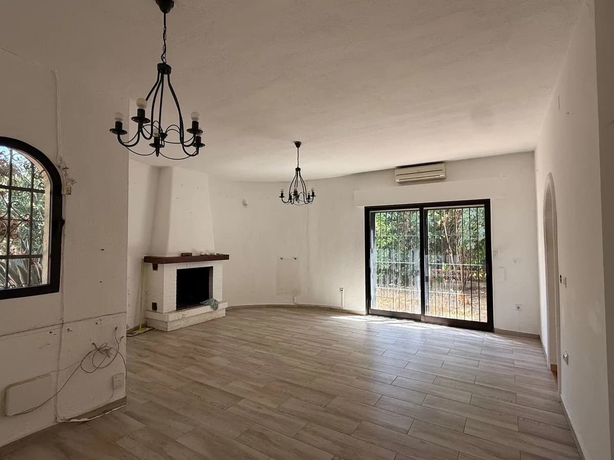 2 Bedroom Detached Villa for Sale in Marbesa, Málaga - Image 3