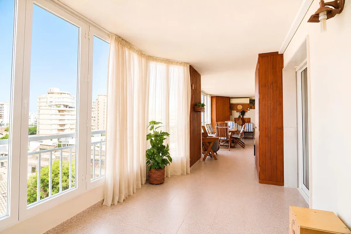 4 Bedroom Middle Floor Apartment for Sale in Los Boliches, Málaga - Image 2