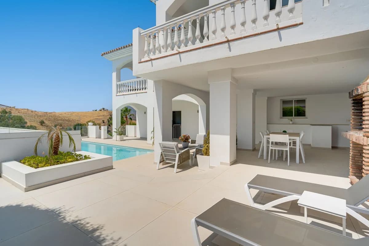 6 Bedroom Detached Villa for Sale in Mijas, Málaga - Image 3
