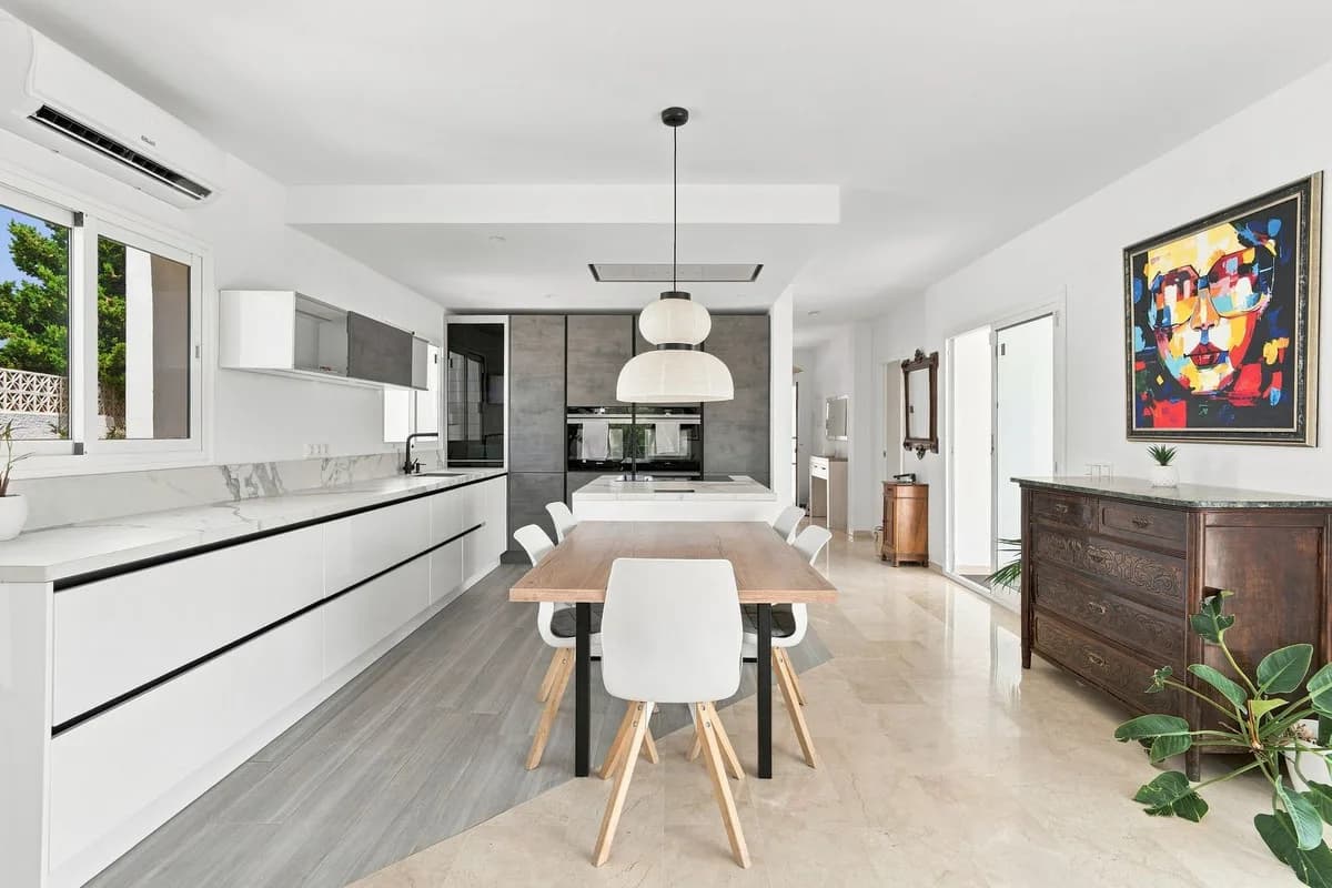 6 Bedroom Detached Villa for Sale in Mijas, Málaga - Image 4