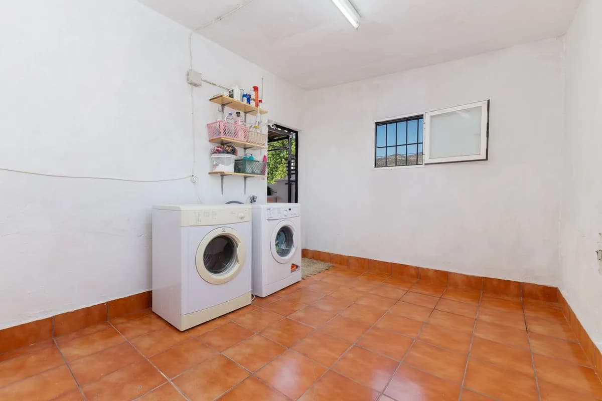 4 Bedroom Townhouse for Sale in Torremolinos, Málaga - Image 6