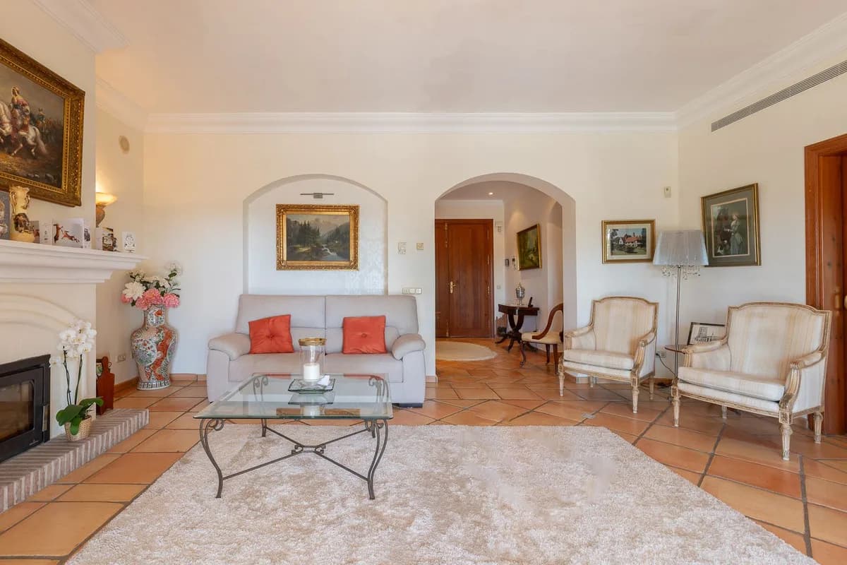 5 Bedroom Detached Villa for Sale in Elviria, Málaga - Image 3