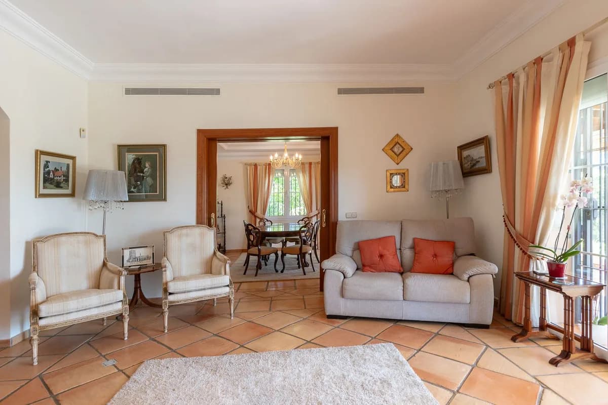 5 Bedroom Detached Villa for Sale in Elviria, Málaga - Image 4