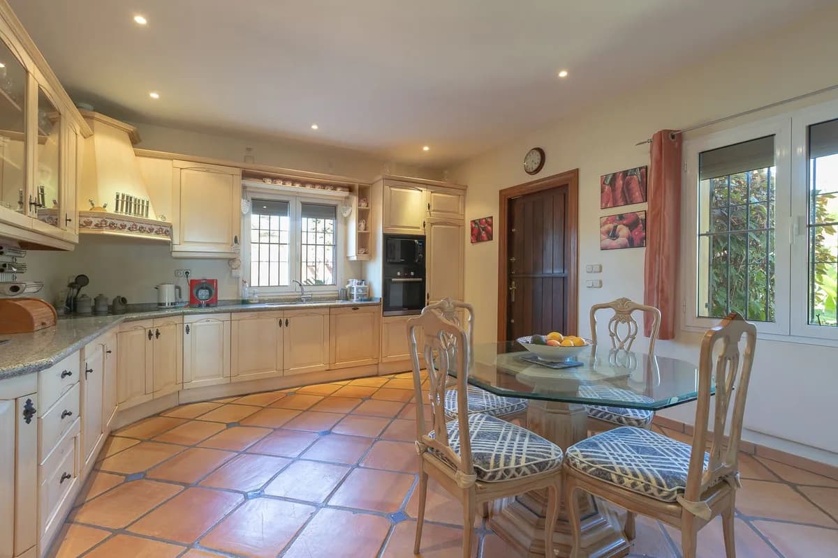 5 Bedroom Detached Villa for Sale in Elviria, Málaga - Image 9