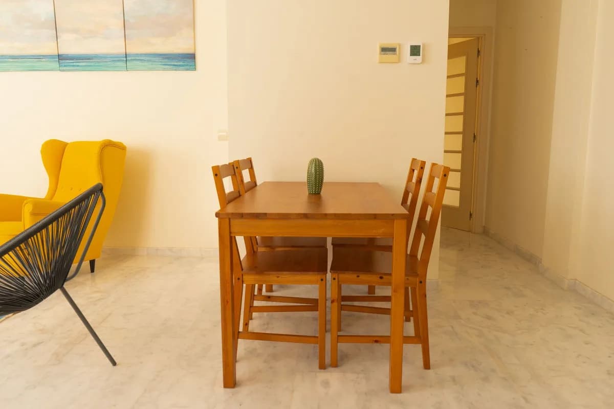 2 Bedroom Middle Floor Apartment for Sale in Estepona, Málaga - Image 3