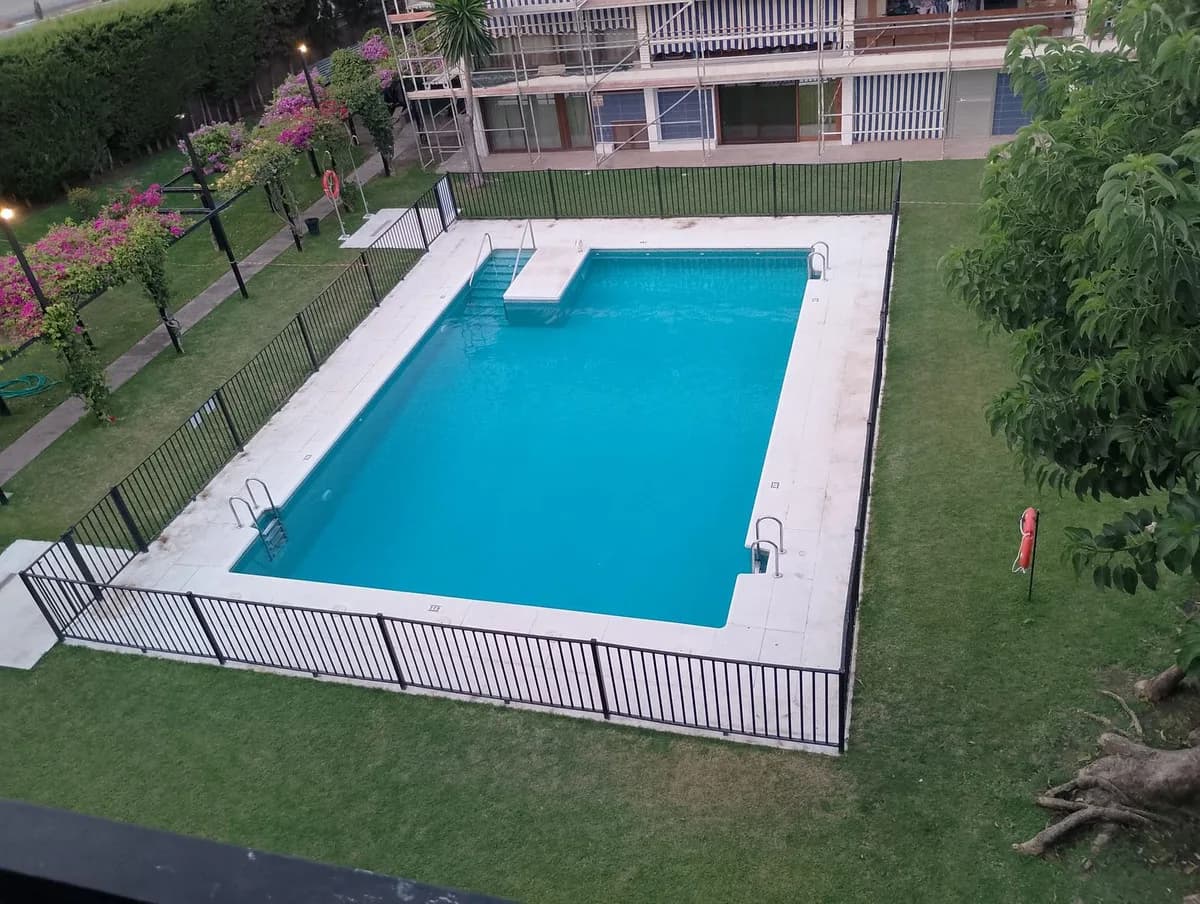 1 Bedroom Middle Floor Apartment for Sale in San Pedro de Alcántara, Málaga - Image 2