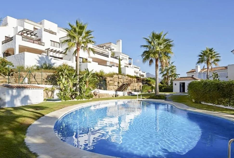 3 Bedroom Middle Floor Apartment for Sale in Casares, Málaga - Image 2