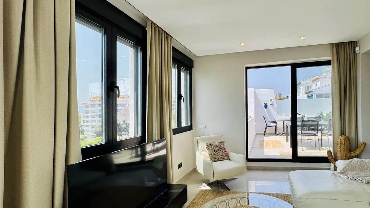 2 Bedroom Penthouse for Sale in Puerto Banús, Málaga - Image 8