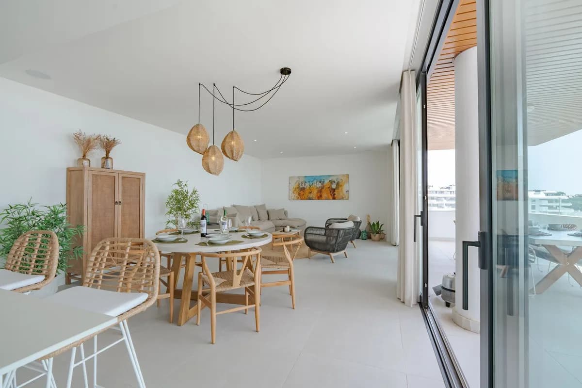 3 Bedroom Middle Floor Apartment for Sale in Fuengirola, Málaga - Image 9