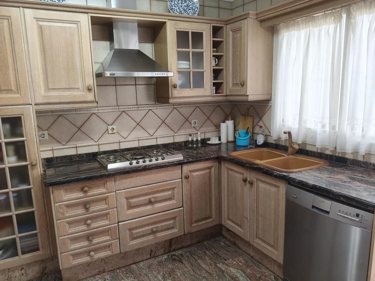 3 Bedroom Middle Floor Apartment for Sale in Alhaurín el Grande, Málaga - Image 3