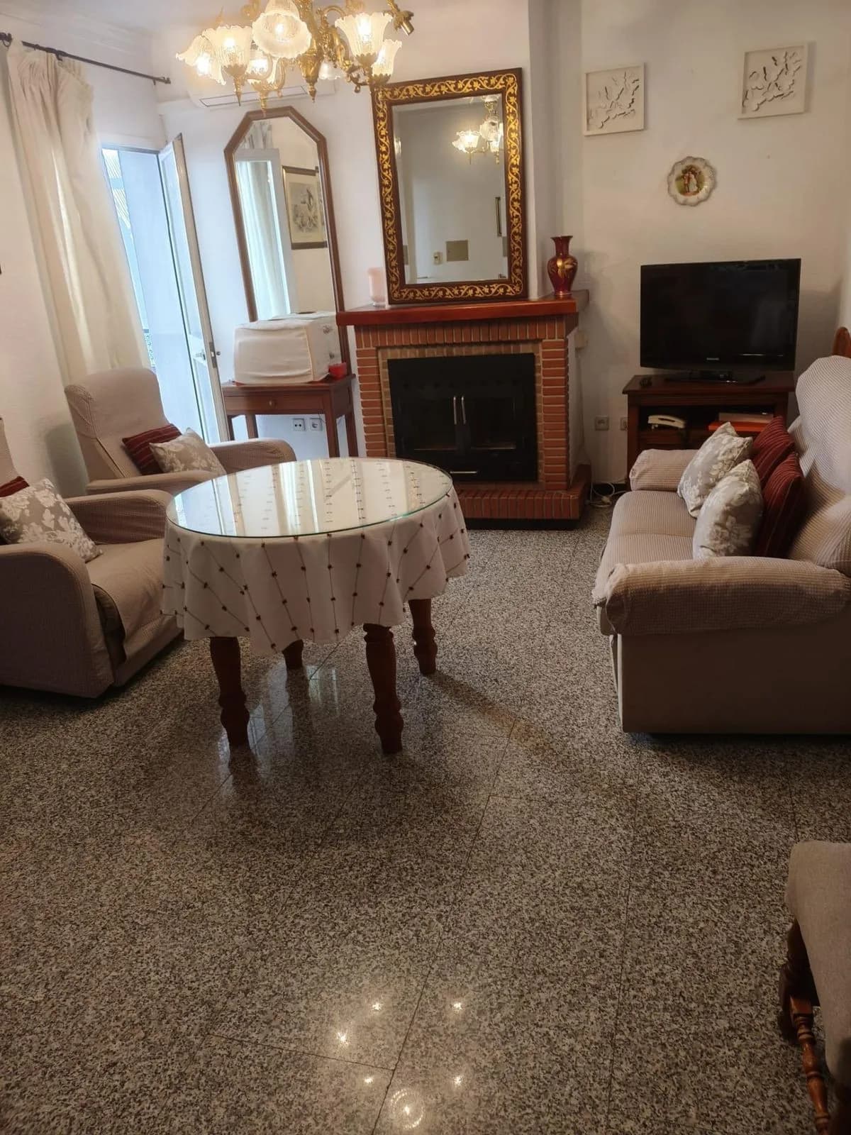 3 Bedroom Middle Floor Apartment for Sale in Alhaurín el Grande, Málaga - Image 4