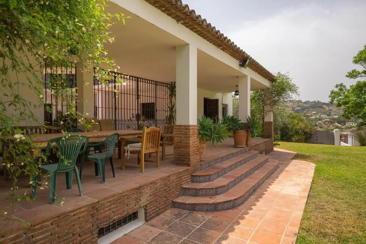 6 Bedroom Detached Villa for Sale in Alhaurín el Grande, Málaga - Image 2
