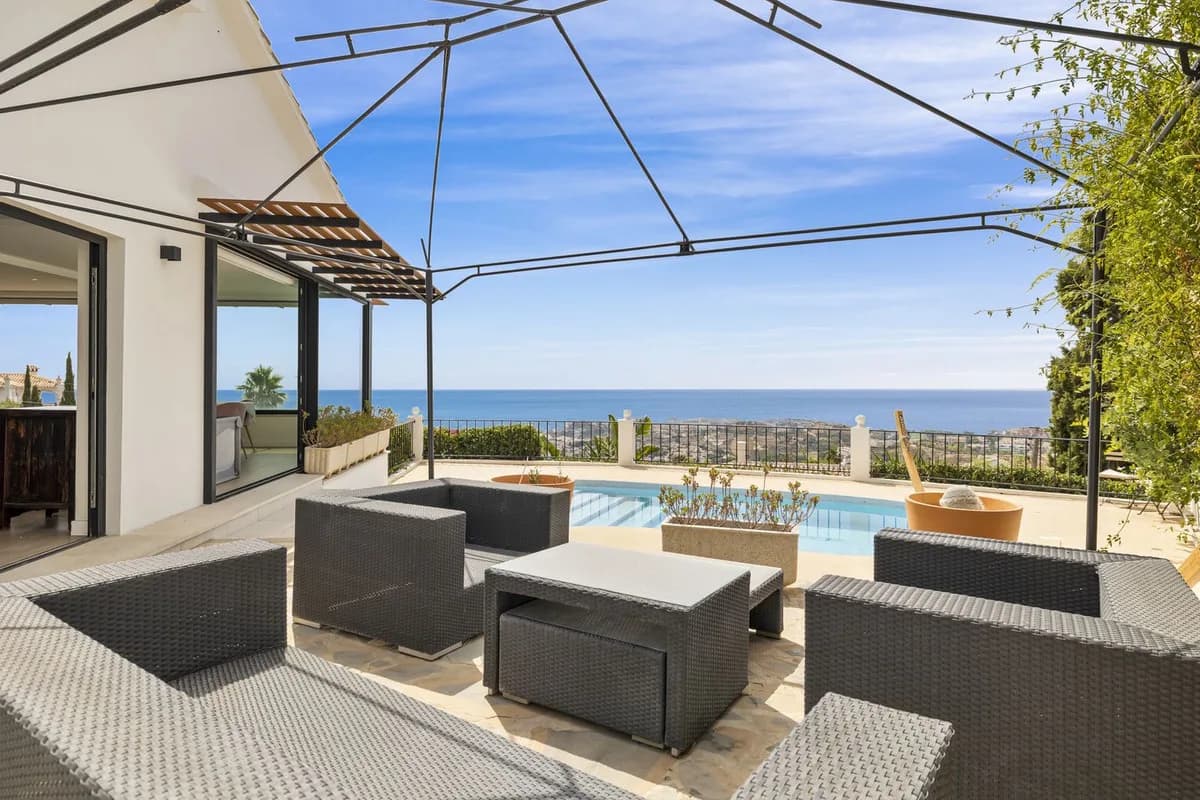 4 Bedroom Detached Villa for Sale in Benalmadena, Málaga