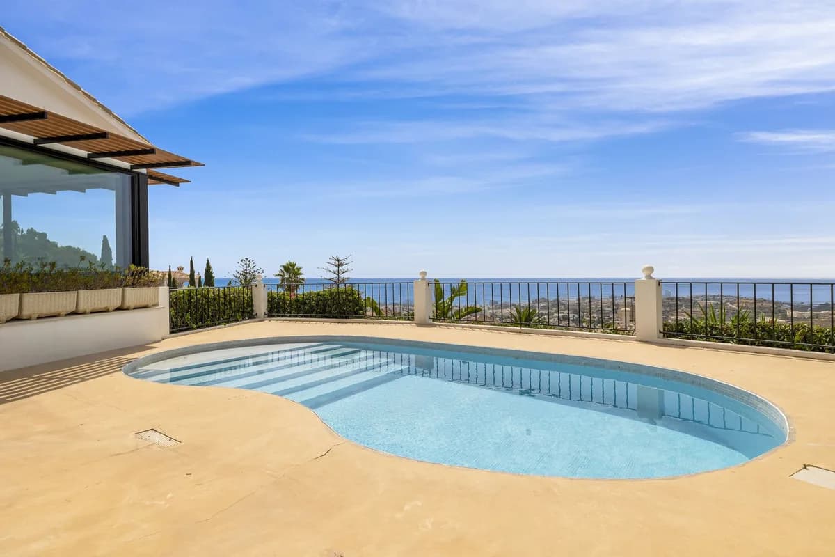 4 Bedroom Detached Villa for Sale in Benalmadena, Málaga - Image 2