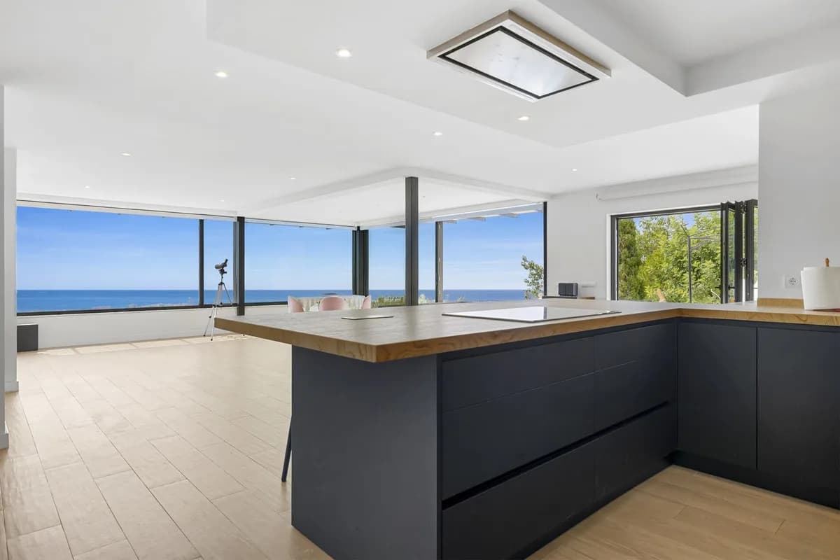 4 Bedroom Detached Villa for Sale in Benalmadena, Málaga - Image 4