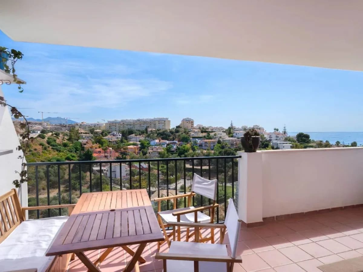 3 Bedroom Middle Floor Apartment for Sale in Miraflores, Málaga
