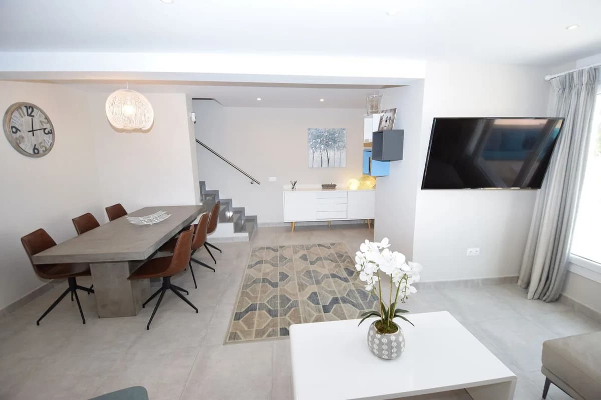 4 Bedroom Townhouse for Sale in La Cala de Mijas, Málaga - Image 7