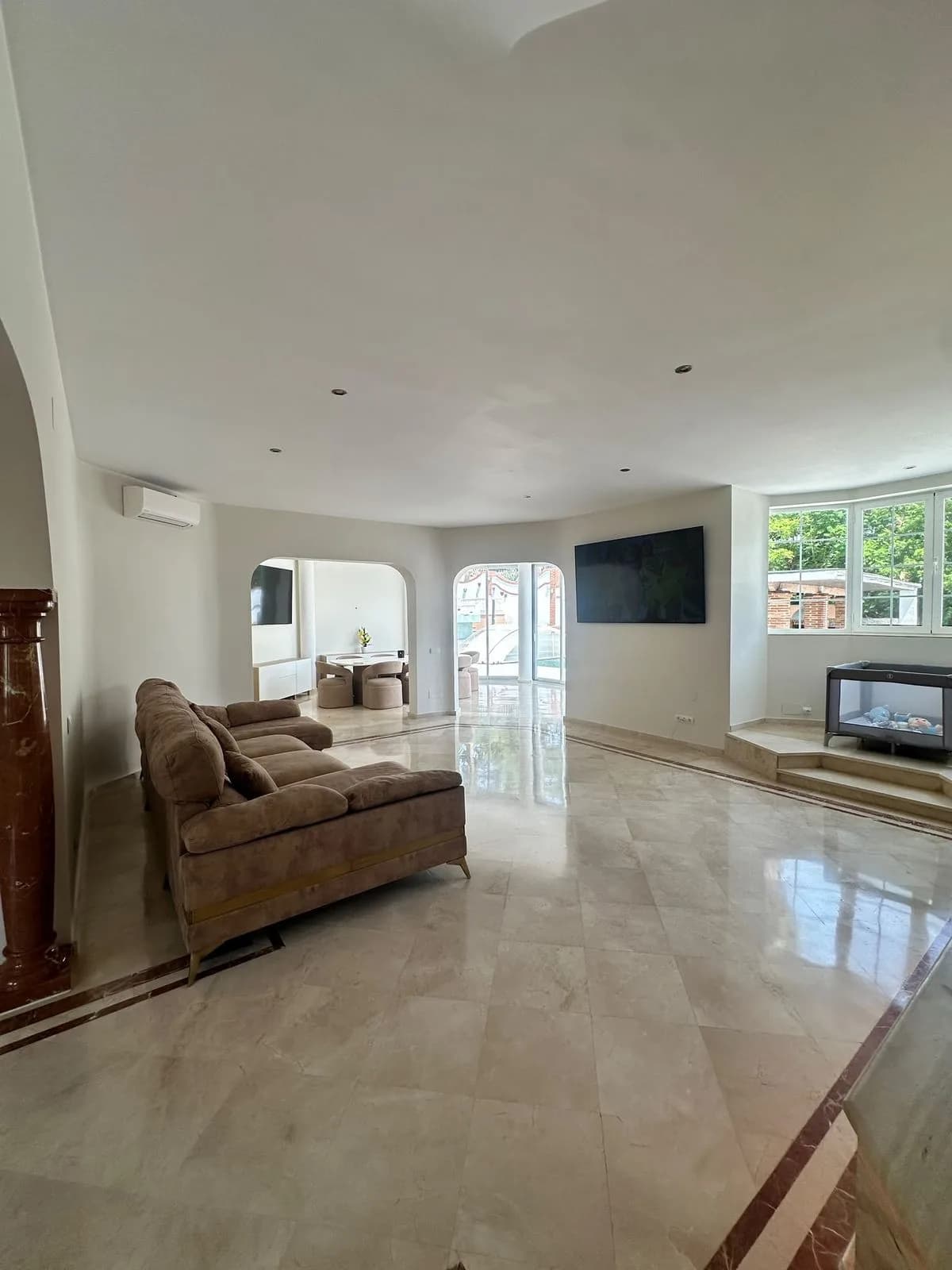 5 Bedroom Detached Villa for Sale in Estepona, Málaga - Image 8
