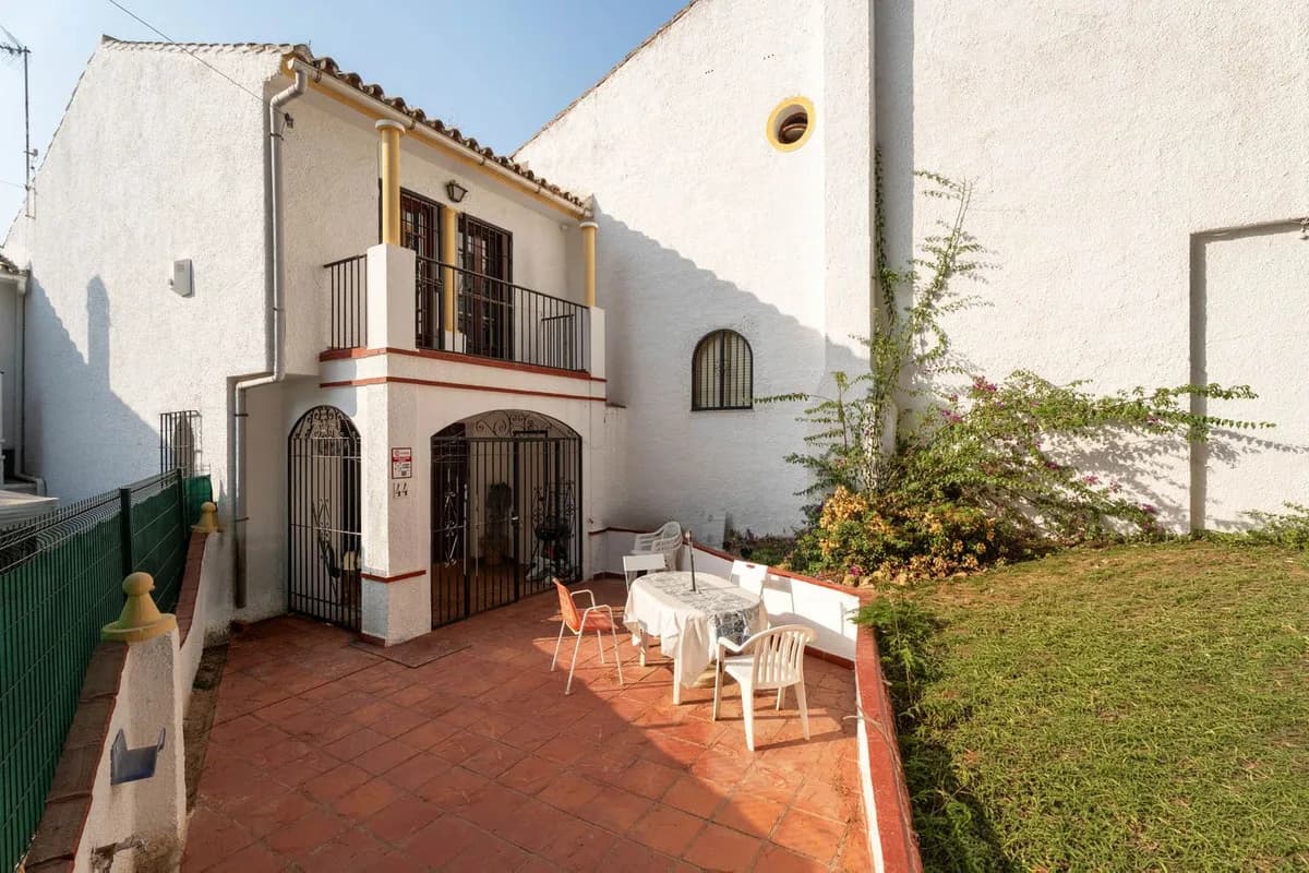 2 Bedroom Townhouse for Sale in Elviria, Málaga - Image 2