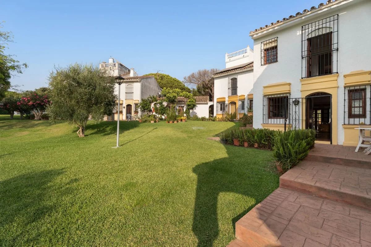 2 Bedroom Townhouse for Sale in Elviria, Málaga - Image 9