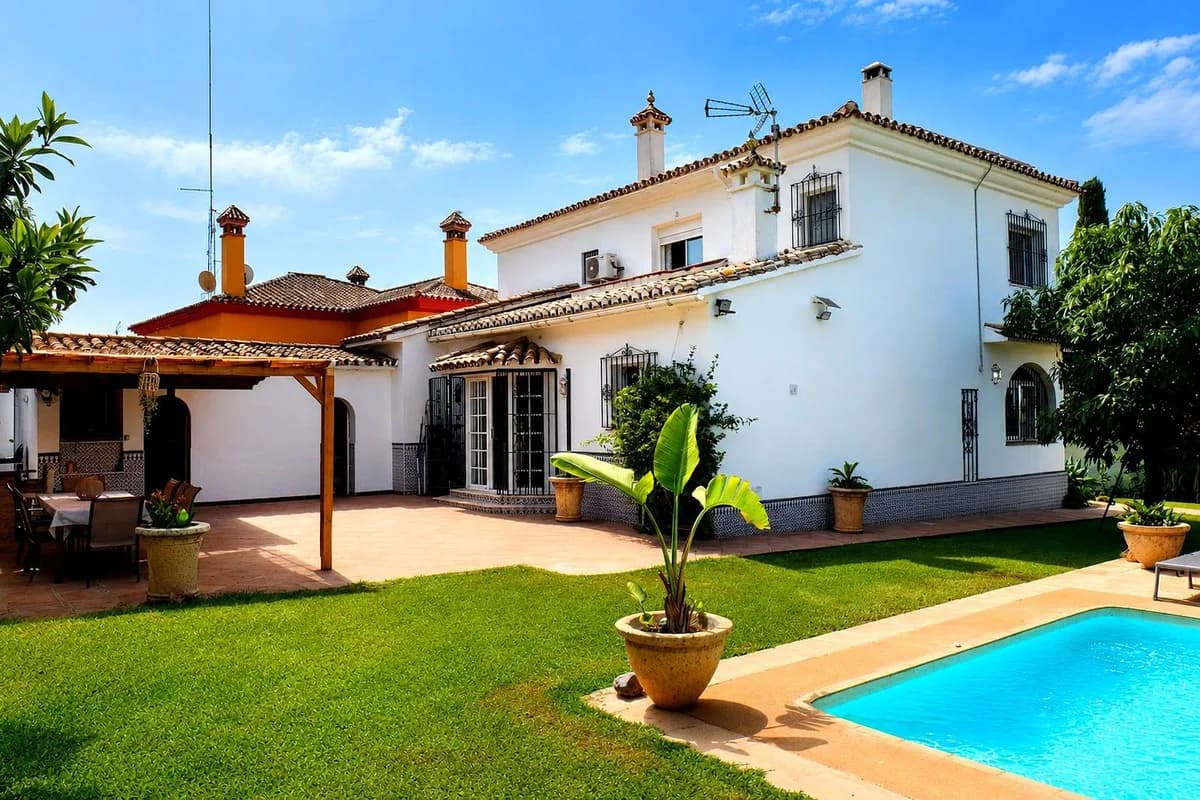 5 Bedroom Detached Villa for Sale in Marbella, Málaga