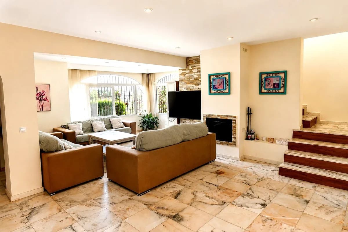 5 Bedroom Detached Villa for Sale in Marbella, Málaga - Image 8