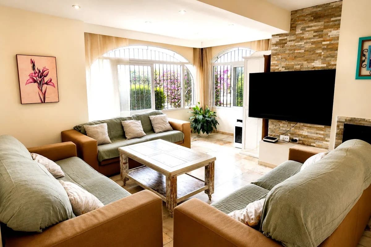 5 Bedroom Detached Villa for Sale in Marbella, Málaga - Image 9