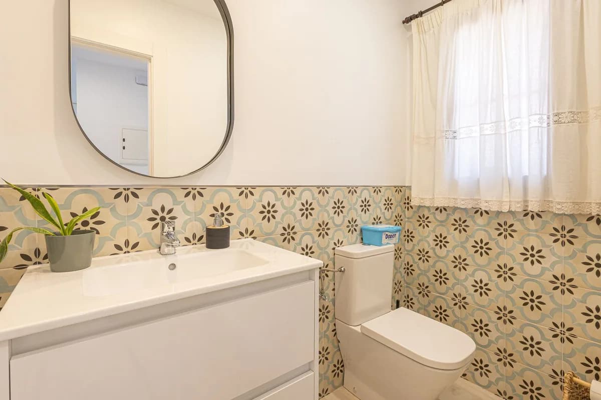 3 Bedroom Middle Floor Apartment for Sale in Fuengirola, Málaga - Image 6