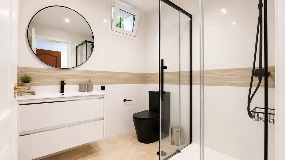 3 Bedroom Detached Villa for Sale in Las Chapas, Málaga - Image 9