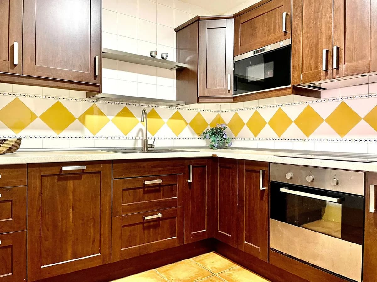 1 Bedroom Middle Floor Apartment for Sale in Benahavís, Málaga - Image 4