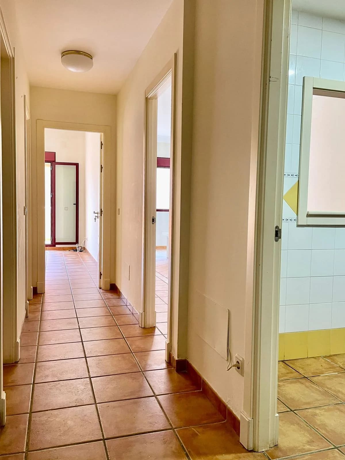 1 Bedroom Middle Floor Apartment for Sale in Benahavís, Málaga - Image 7