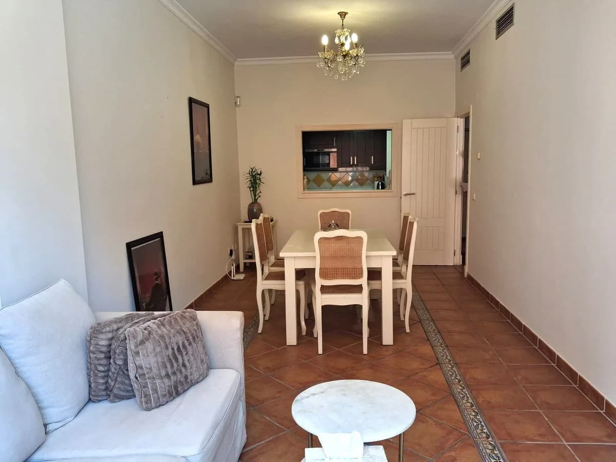 1 Bedroom Middle Floor Apartment for Sale in Benahavís, Málaga - Image 9