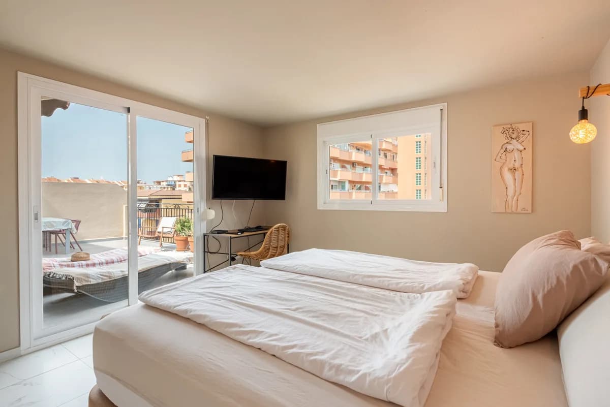 2 Bedroom Penthouse for Sale in Los Boliches, Málaga - Image 3