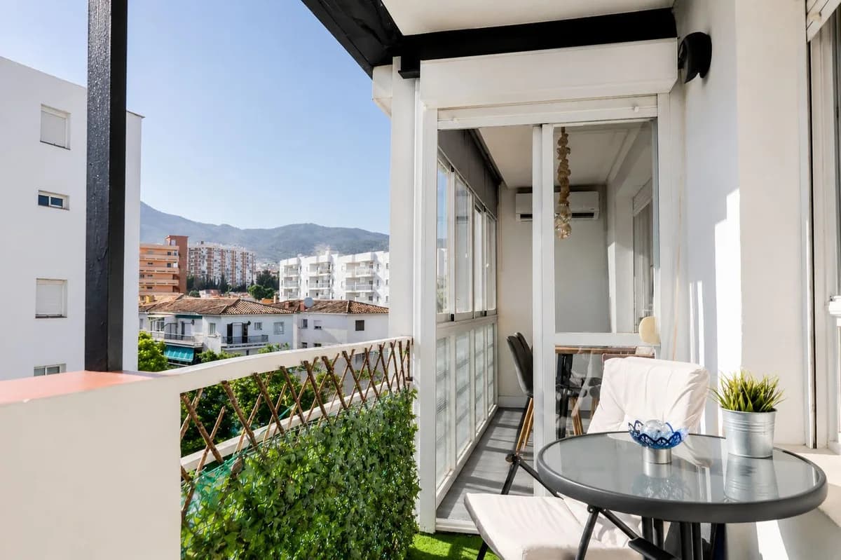 2 Bedroom Middle Floor Apartment for Sale in Benalmadena, Málaga - Image 7