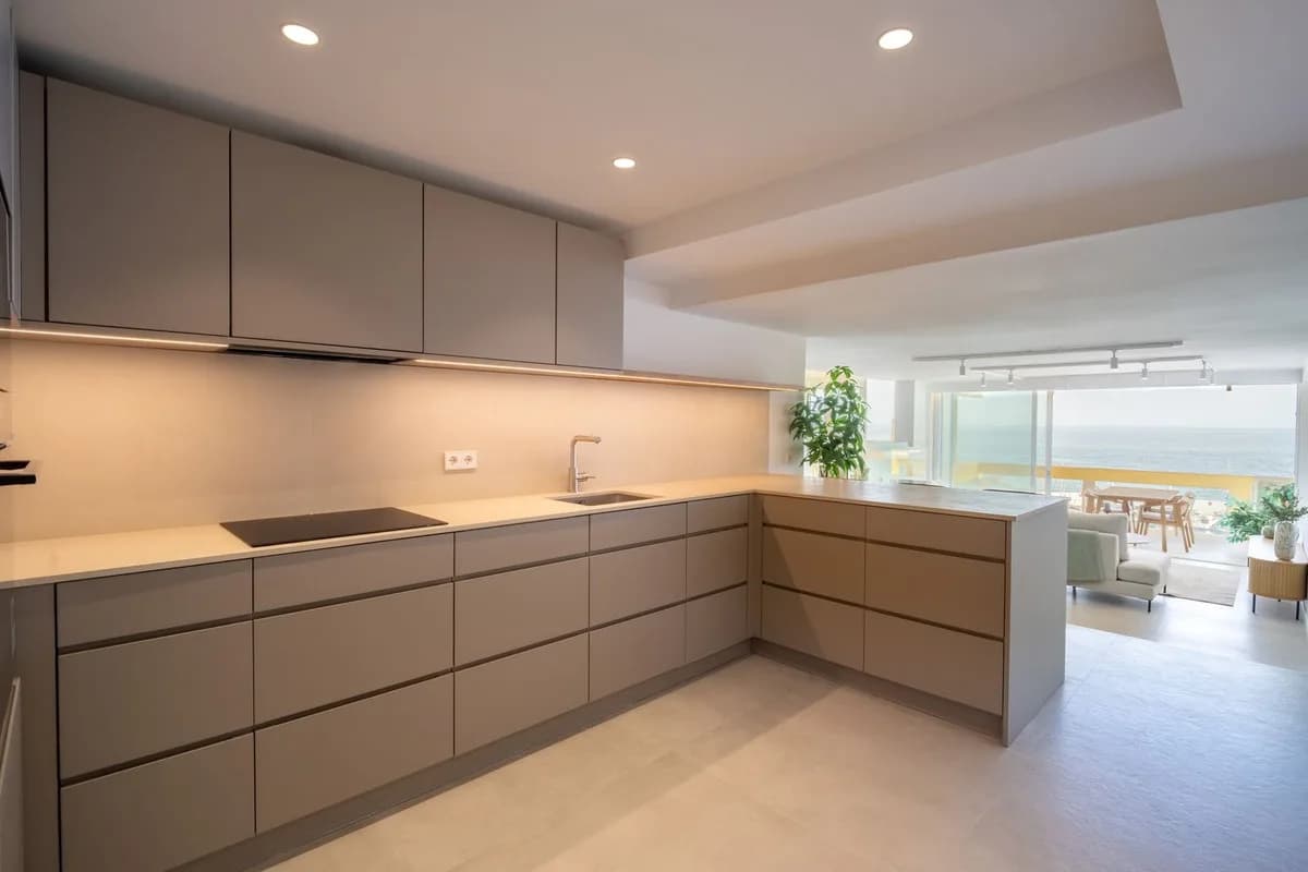 3 Bedroom Top Floor Apartment for Sale in Marbella, Málaga