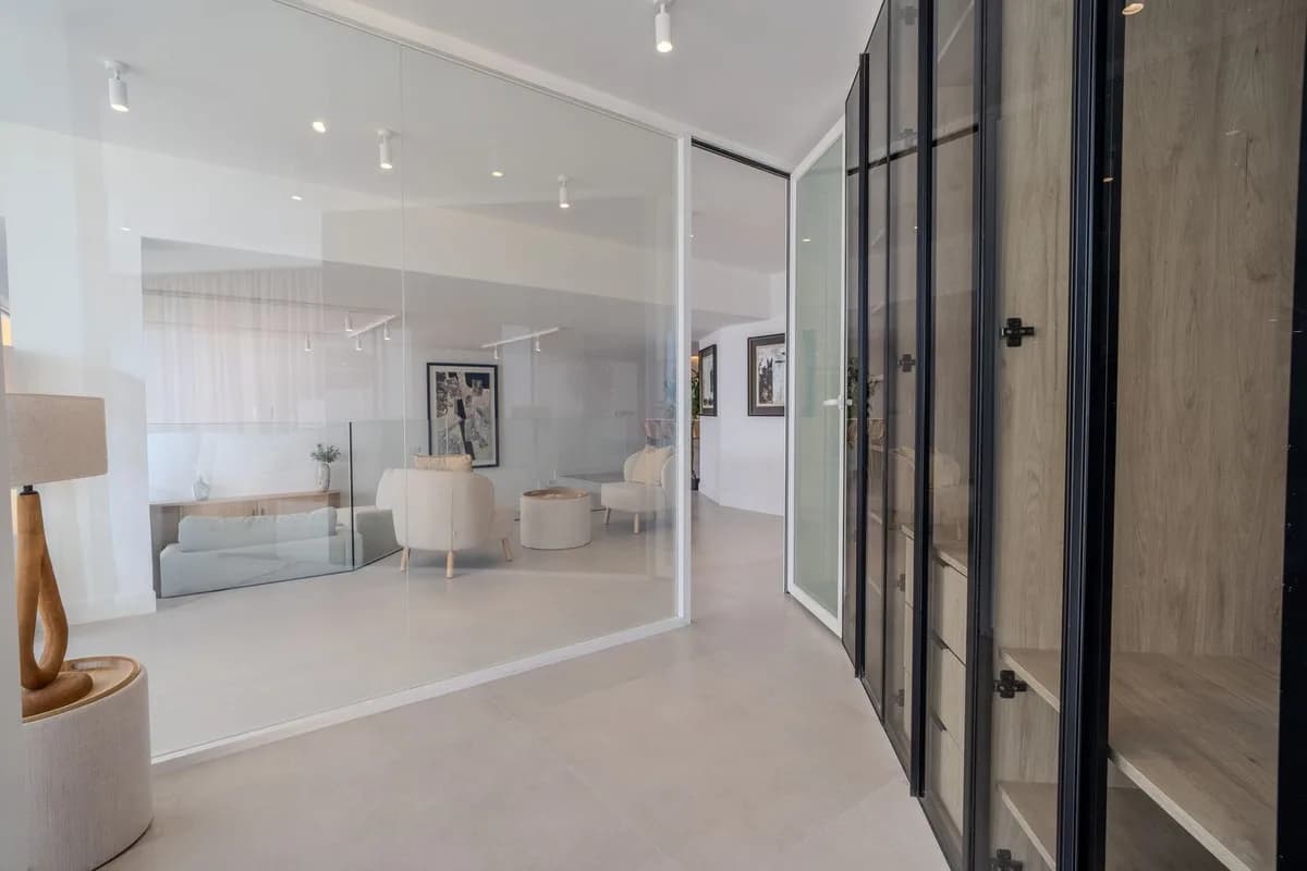3 Bedroom Top Floor Apartment for Sale in Marbella, Málaga - Image 9