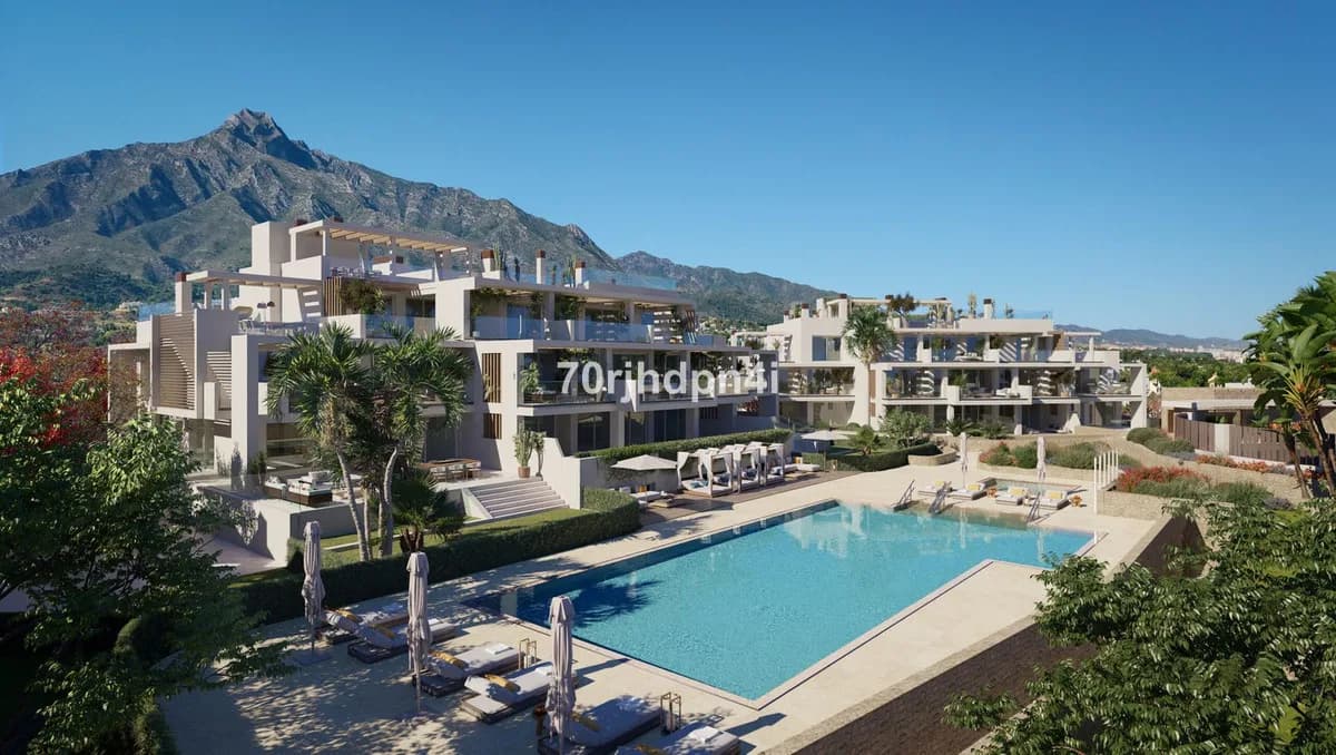 3 Bedroom Middle Floor Apartment for Sale in Marbella, Málaga