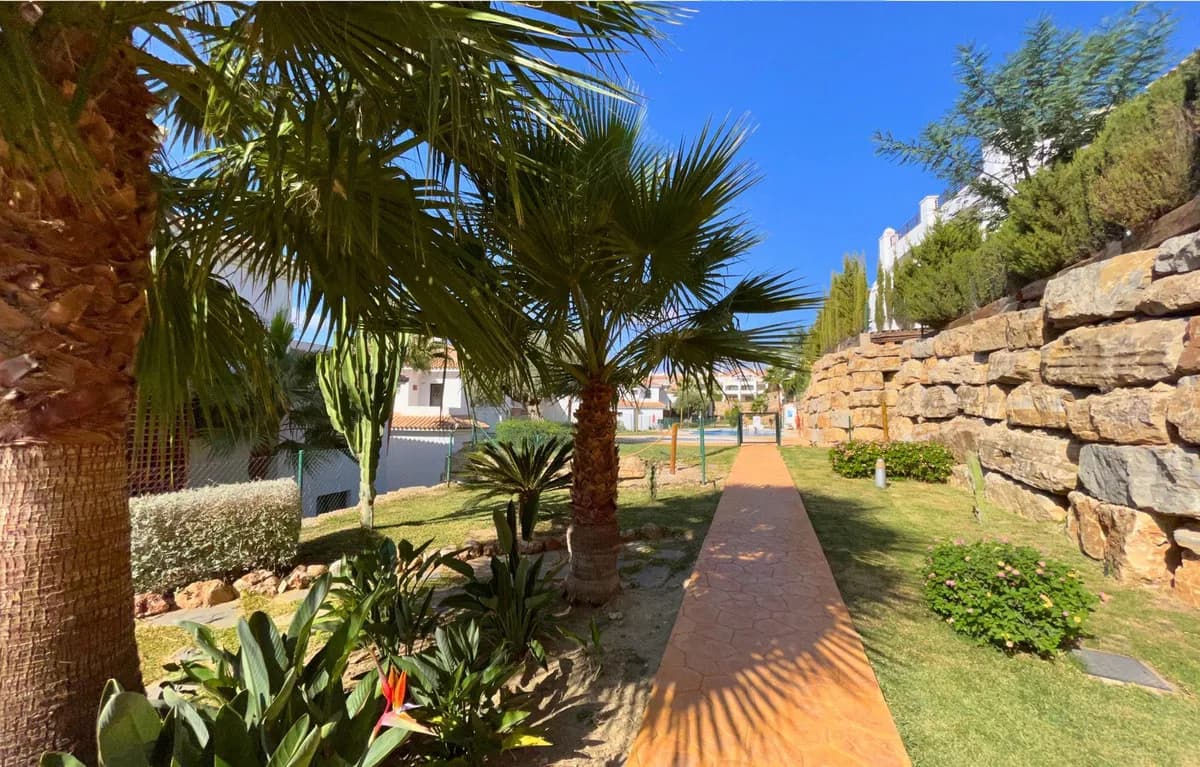 3 Bedroom Middle Floor Apartment for Sale in Casares Playa, Málaga - Image 5