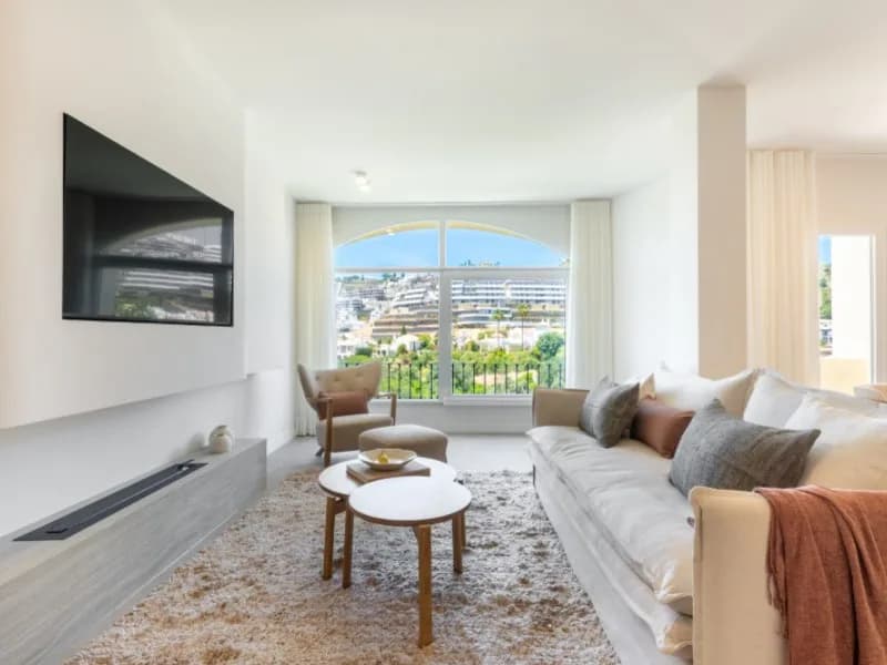 3 Bedroom Duplex for Sale in La Quinta, Málaga - Image 3