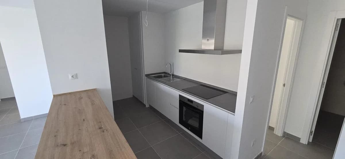 3 Bedroom Middle Floor Apartment for Sale in Benalmadena, Málaga - Image 5