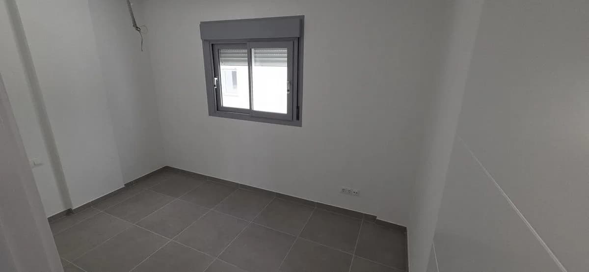 3 Bedroom Middle Floor Apartment for Sale in Benalmadena, Málaga - Image 6