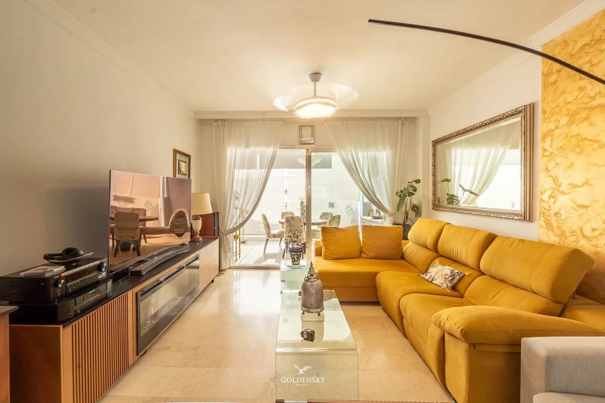 3 Bedroom Middle Floor Apartment for Sale in Riviera del Sol, Málaga - Image 4