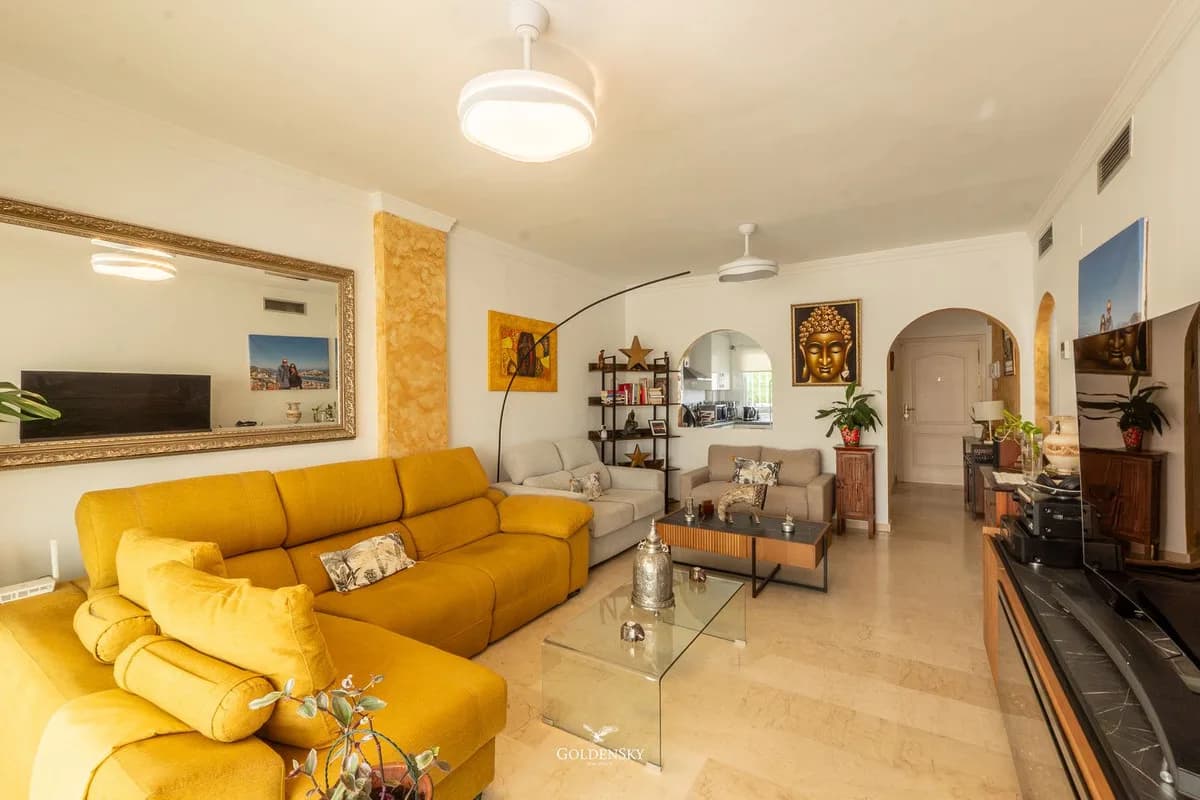 3 Bedroom Middle Floor Apartment for Sale in Riviera del Sol, Málaga - Image 6