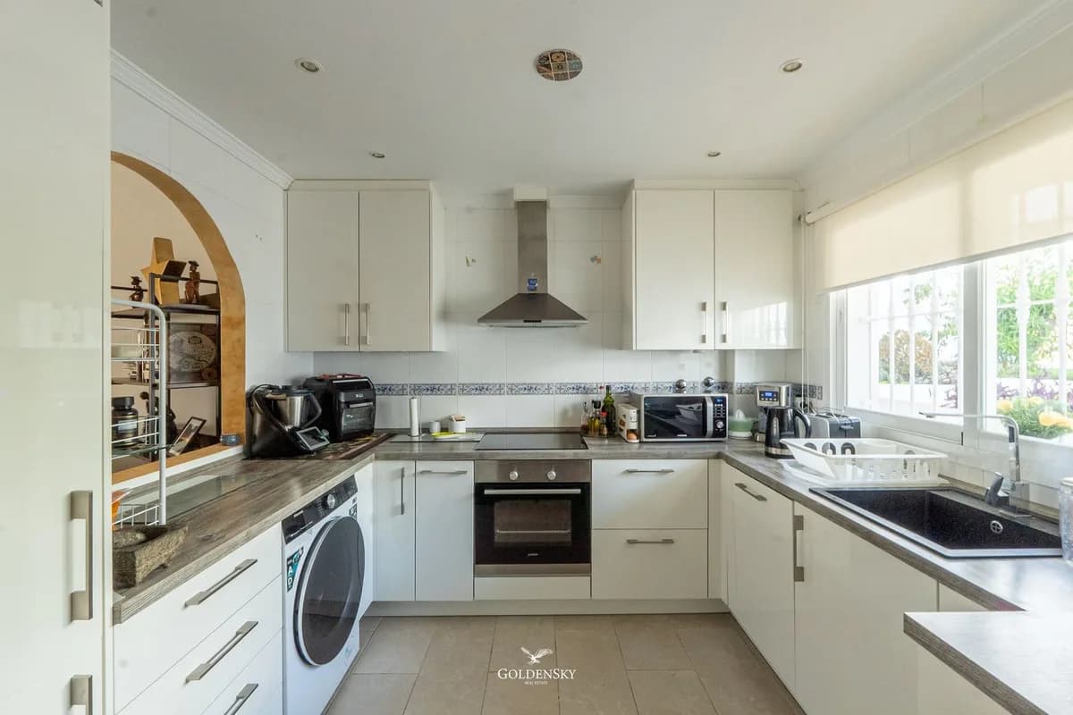 3 Bedroom Middle Floor Apartment for Sale in Riviera del Sol, Málaga - Image 9